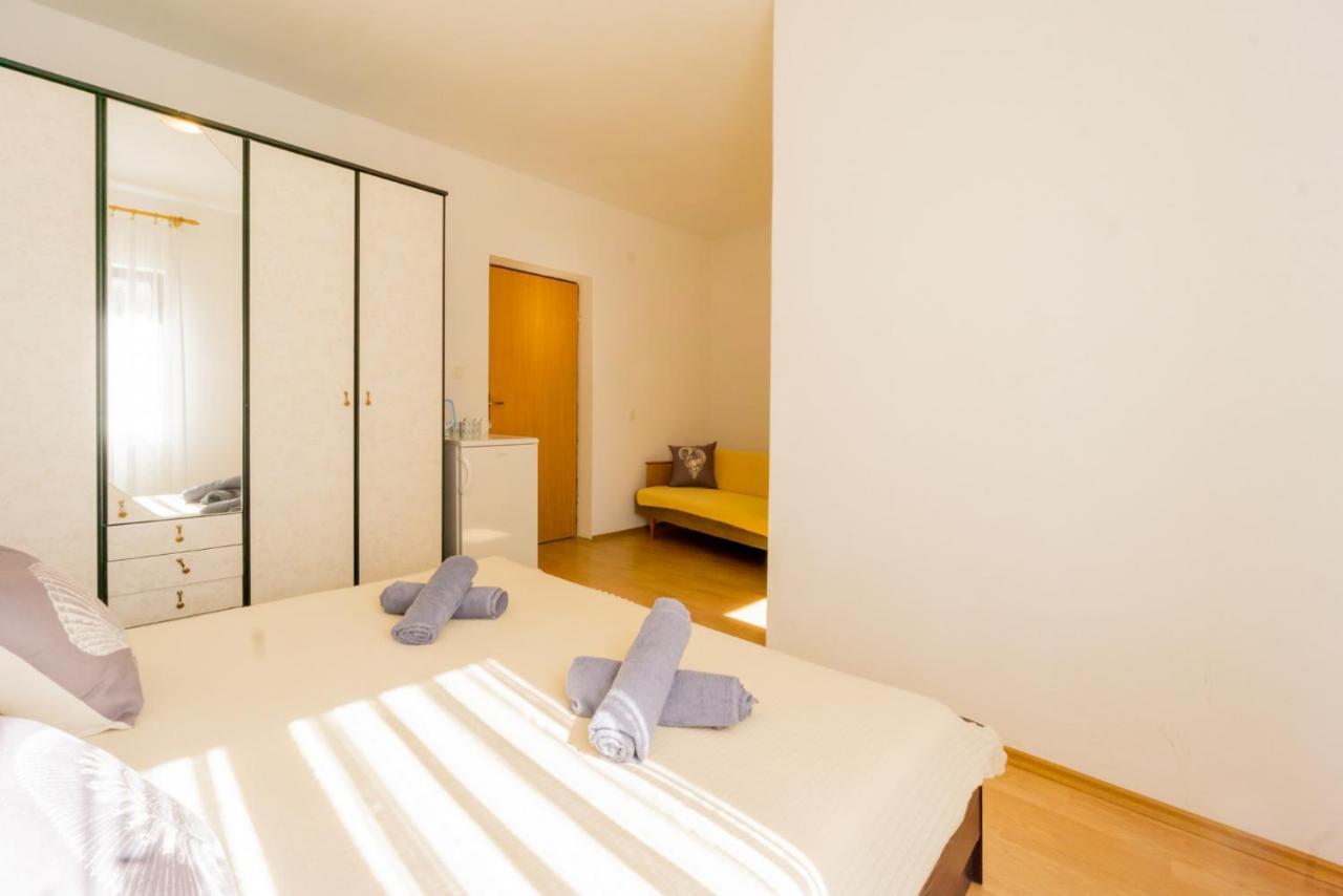 Apartment And Room Bacic Metajna Kültér fotó